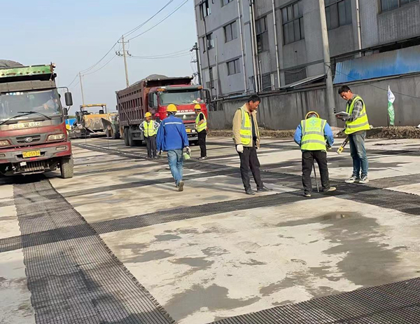福山镇老材料的新故事:玻璃纤维土工格栅如何在‘白改黑’浪潮中重获新生?